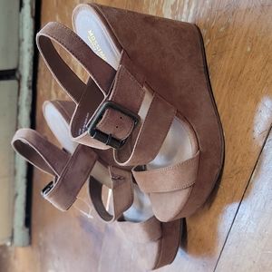 Mossimo 7 wedge faux suede tan sandal